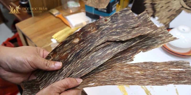 Chọn khối trầm phù hợp, kỹ thuật tạc tinh tế và bảo toàn hương thơm là yếu tố then chốt